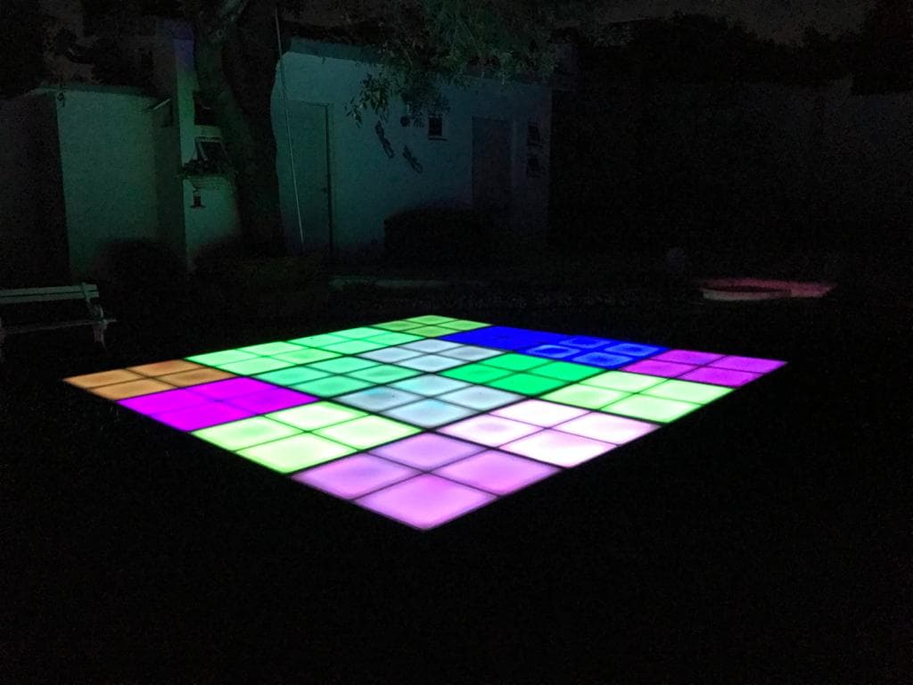 Pista · Iluminación · Música